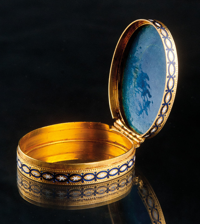 Gold powder - box with enamel