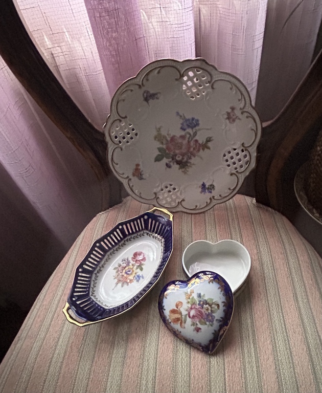 Фарфоровая тарелка Bavaria Tirschenreuth с росписью, фарфоровая тарелка PM с росписью и блюдцем с крышкой