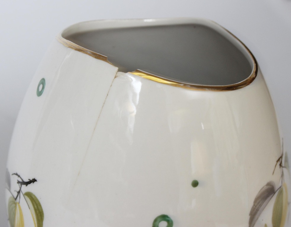 Porcelain vases (2 pcs.) and juice cup