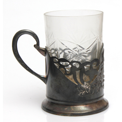 Metal tea cup holder with glass