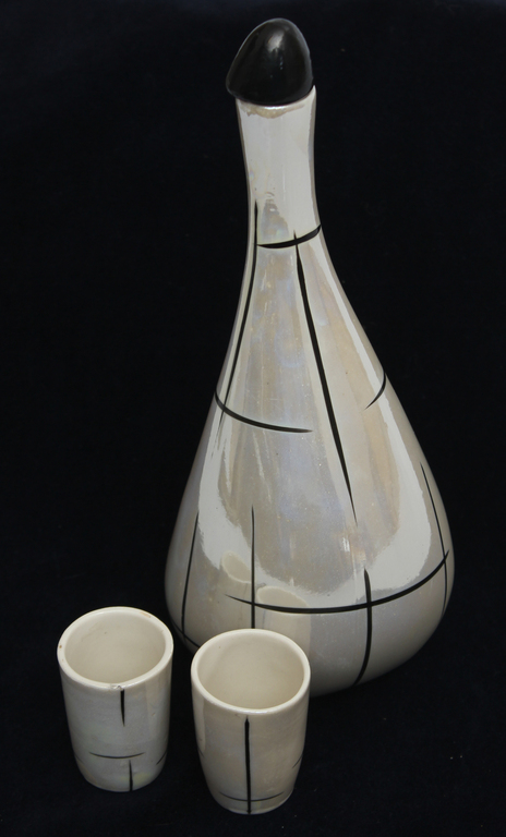 Porcelain decanter with glasses 2 pcs