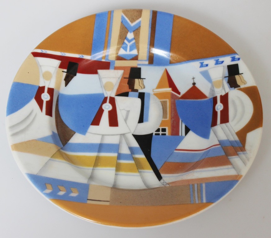 Porcelāna šķīvis ar gleznojumu