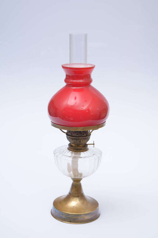 Керасиновая лампа в стиле модерн с оригинальным куполом