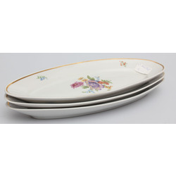 Serving dishes with a floral motif