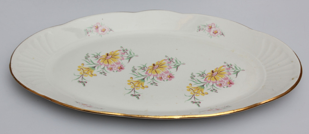 Serving dishes with a flower motif 6 pcs.