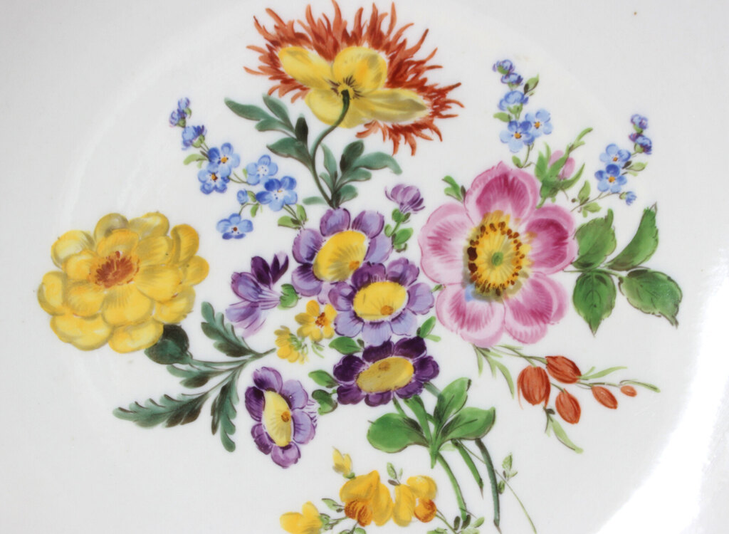 Meisenes porcelāna šķīvis ar ziediem