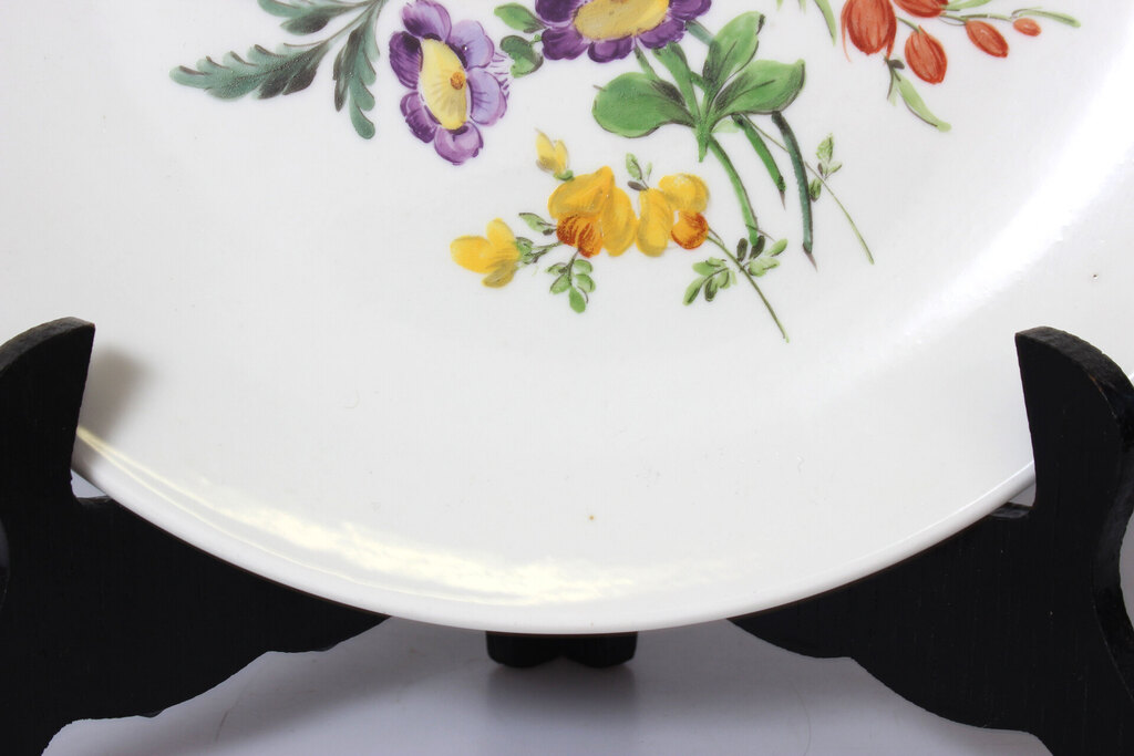 Meisenes porcelāna šķīvis ar ziediem
