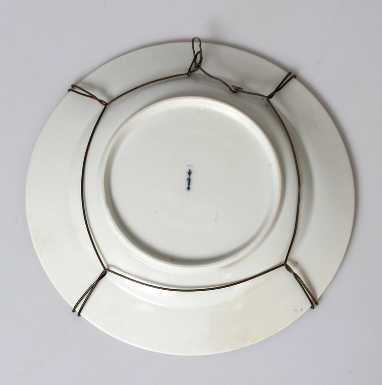 Фарфоровая декоративная тарелка КПМ с росписью