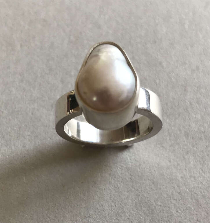 Sudraba gredzens ar pērli