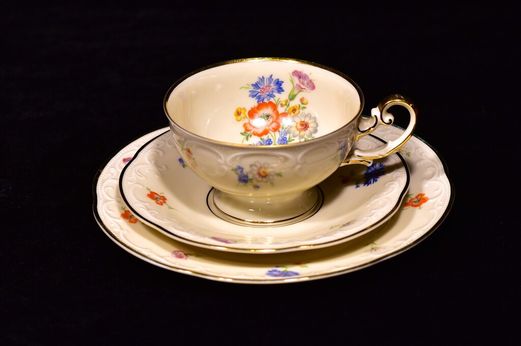 Tea trio, porcelain 