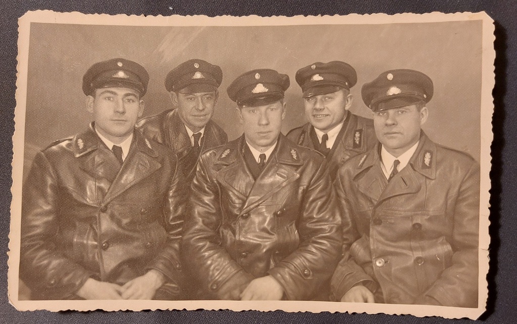 A group photo of the pilots of the Naval Aviation Division