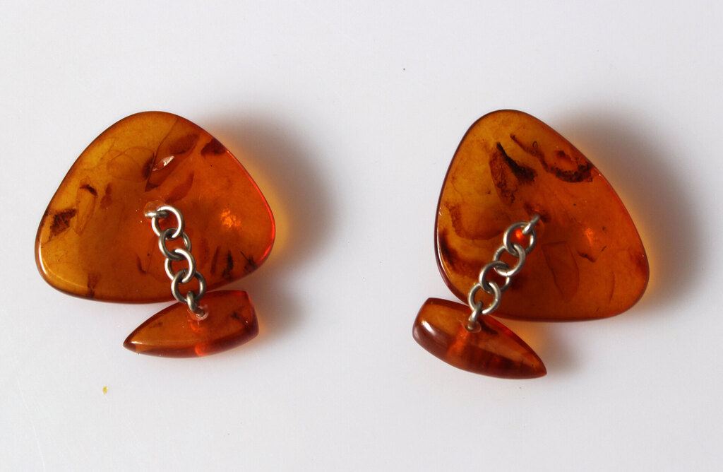 Baltic amber cufflinks with metal fittings (2 pairs)