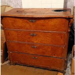 Rebuildable wooden chest of drawers with four drawers