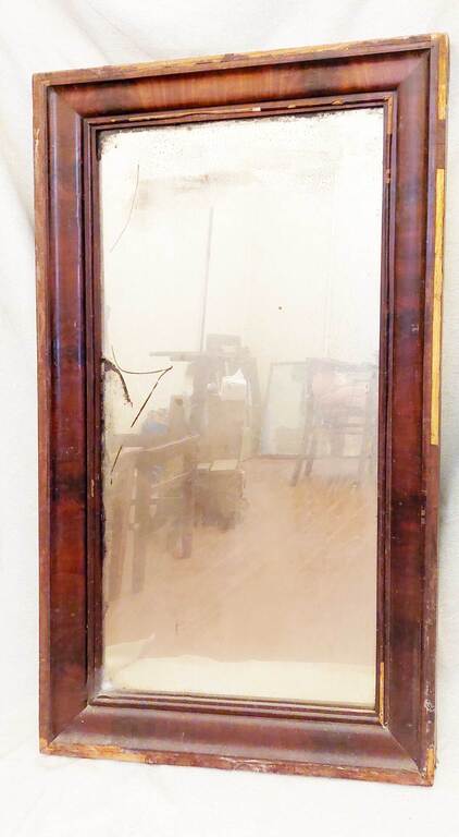 Реставрируемое зеркало в стиле модерн в деревянной раме