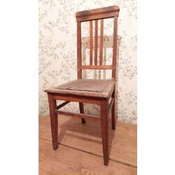 Реставрируемый деревянный стул