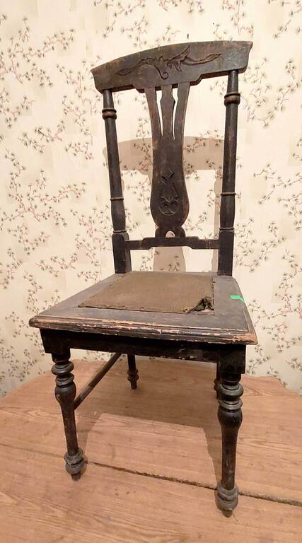 Restorable Art Nouveau wooden chair