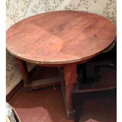 Реставрируемый стол в стиле ар-деко с березовым шпоном