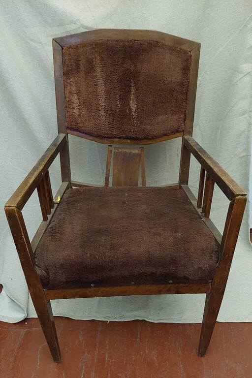Restorable wooden chair