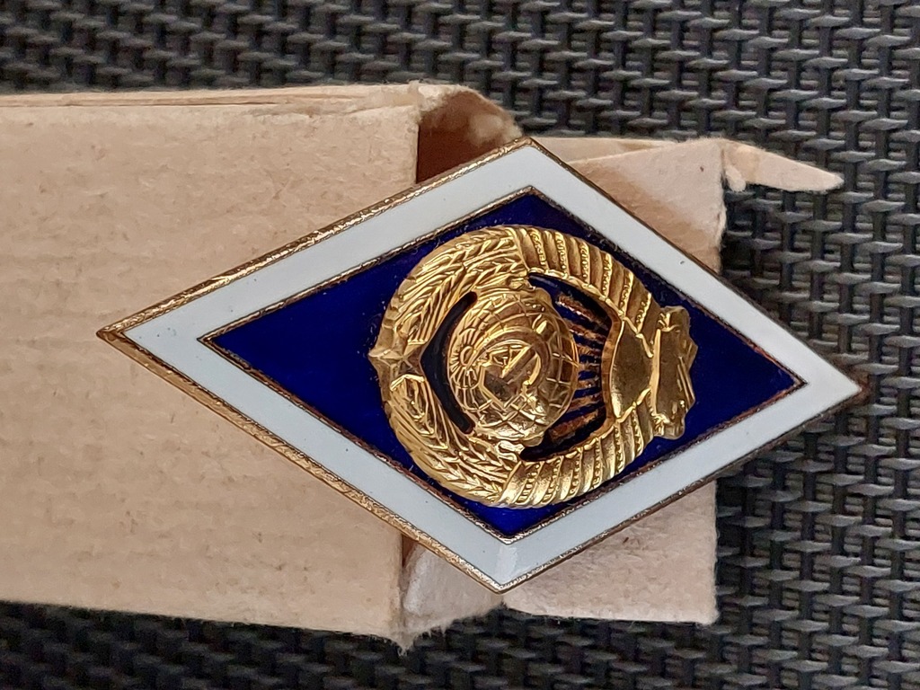 Academic badge, graduates of the universities of the USSR. Enamel, bronze