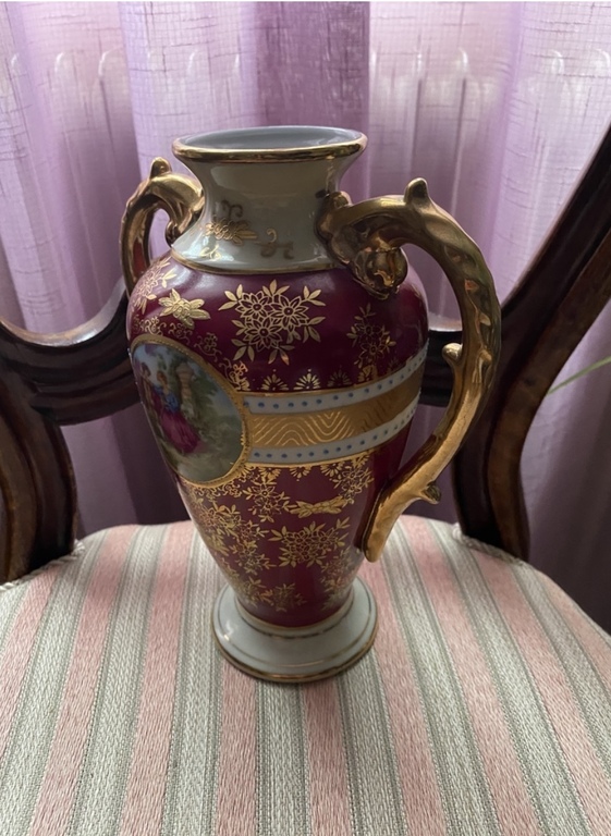 Расписная амфора из французского лиможского фарфора, ваза с позолоченным декором, красиво оформленная