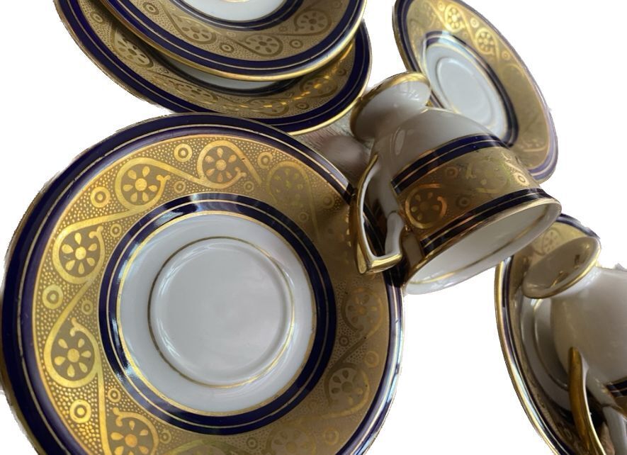 Bavarian Waldershof porcelain cups and saucers with 22k gold-plated decoration, beautifully designed