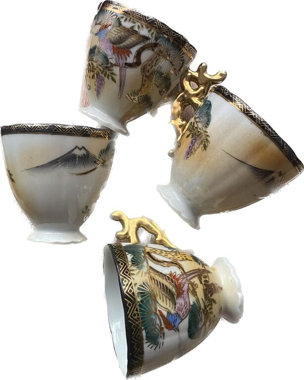 Beautiful cups painted with gilded Japanese motifs