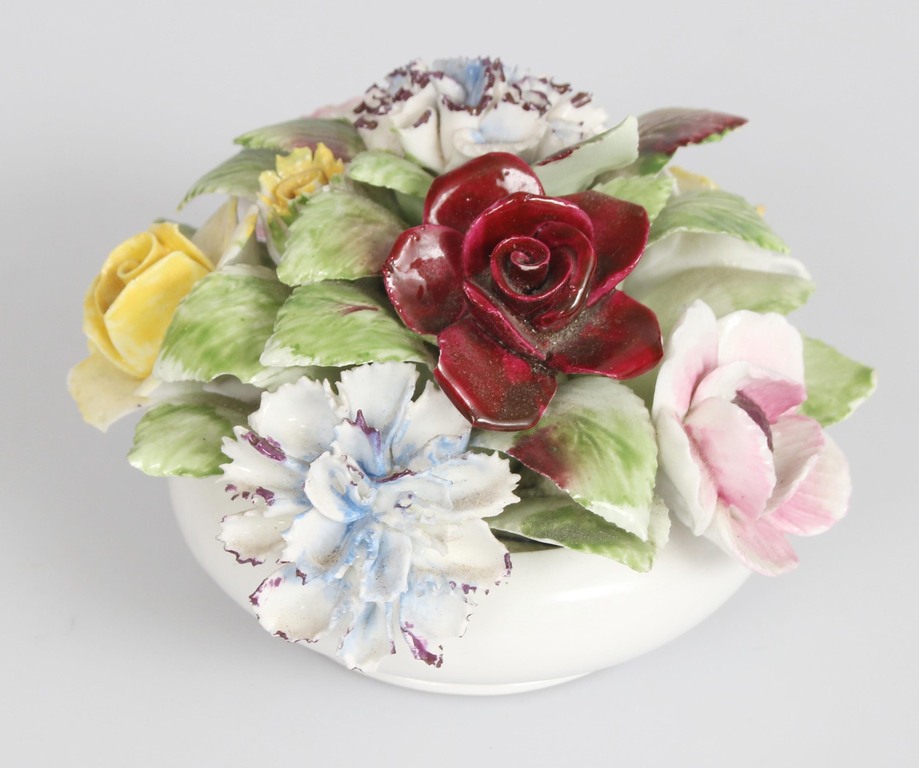 Porcelāna dekors ar ziediem