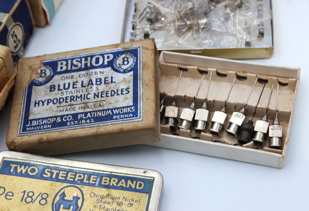 Set with syringes and needles in original packaging