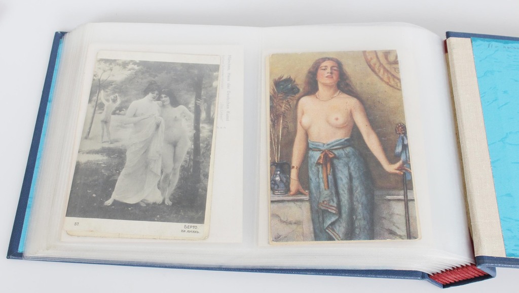 Atklātņu kolekcija ar sieviešu aktu gleznu reprodukcijām 63 gab.(zilā albumā)
