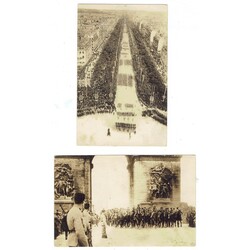 2 postcards - Paris. Parade