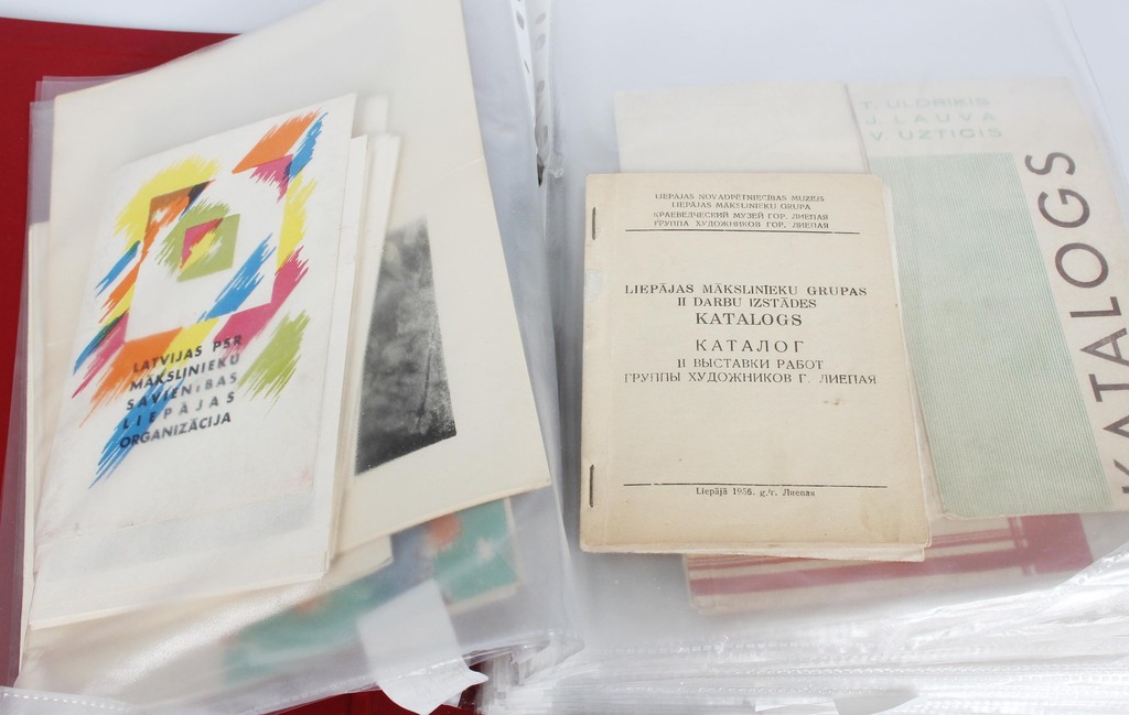 Папка с каталогами лиепайских художественных выставок/мероприятий 49 шт.