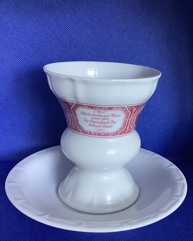 Cup for hot chockolate. Germany. Heinrich. The shape was developed for serving hot chocolate in 1926