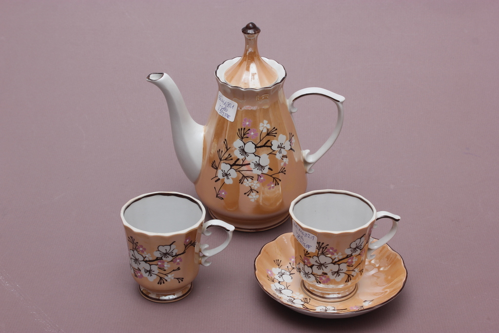Porcelain set - teapot, 2 cups and 1 saucer