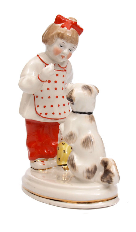 Porcelāna figūra ‘’Meitene ar suni’’