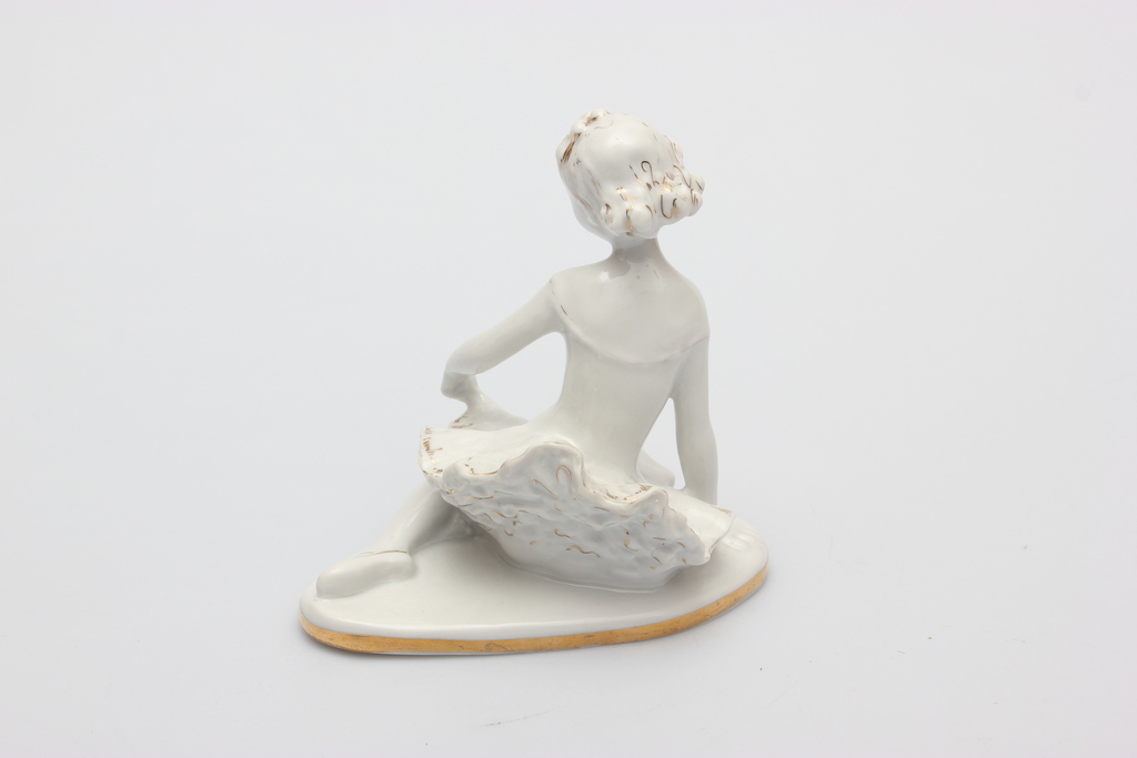 Porcelain figurine Mashinka