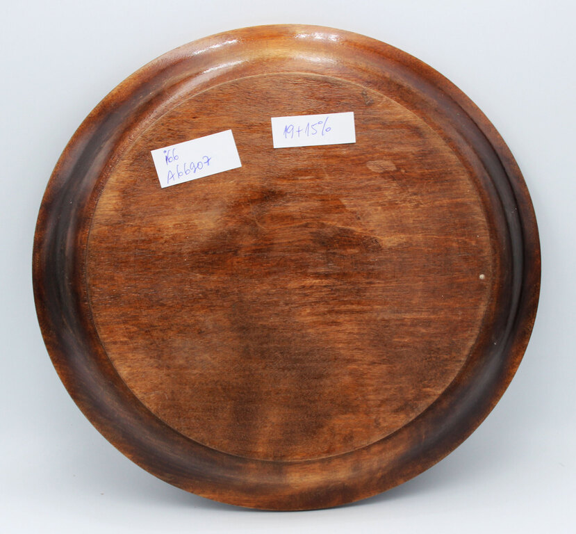 Wooden plate with amber
