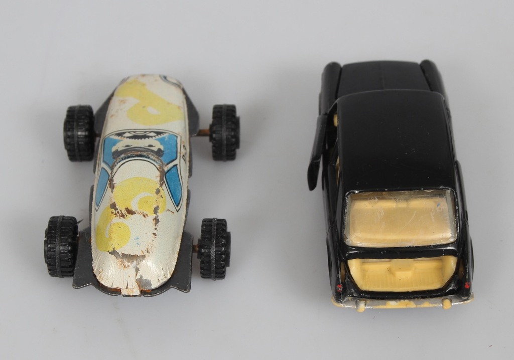 Divi auto modelīši