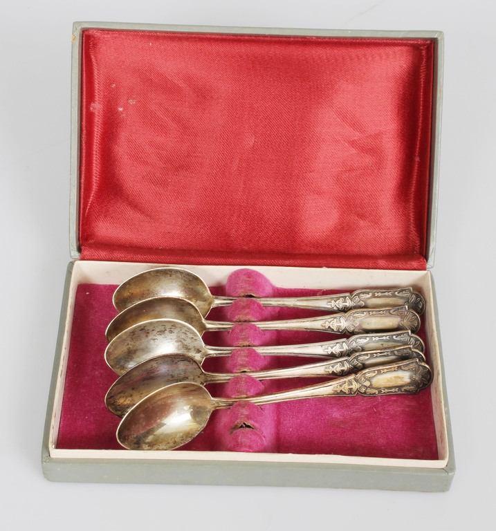 Set of silver spoons (5 pcs.) in box