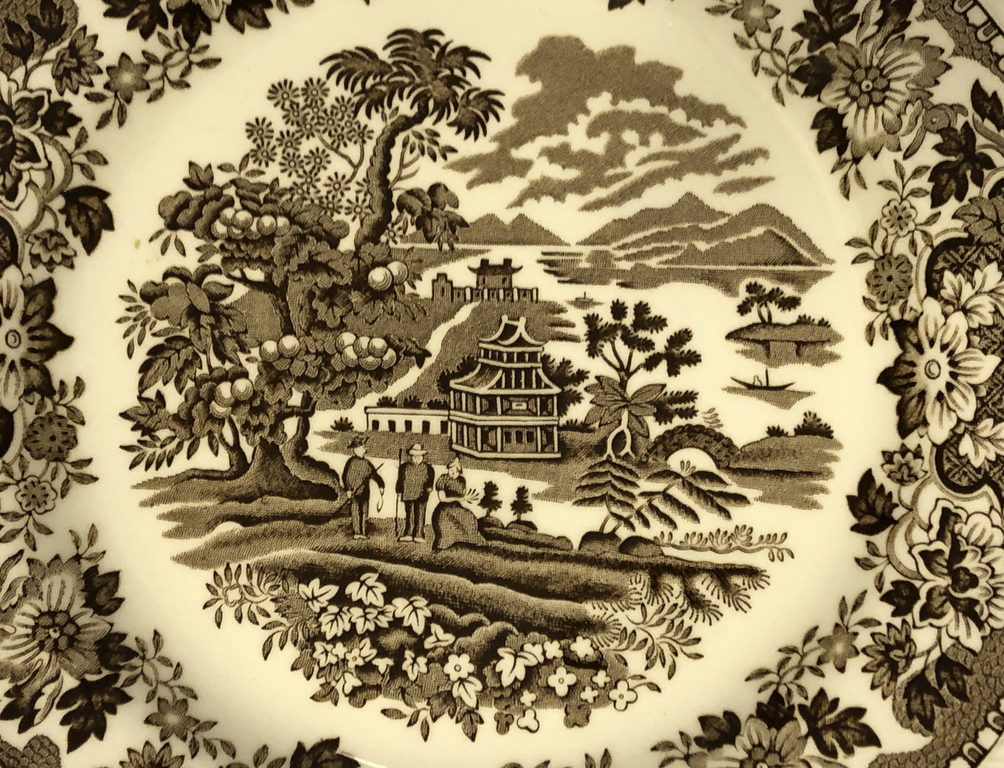 Decorative plates (2 pcs.)