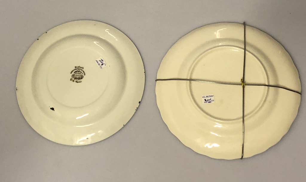 Decorative plates (2 pcs.)