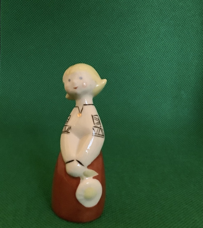 figurine, Girl with a camomile, porcelain, Riga (Latvia), Riga Porcelain Factory, model author - Aina Mellupe, 70-80s of the 20th century, 7.5 cm