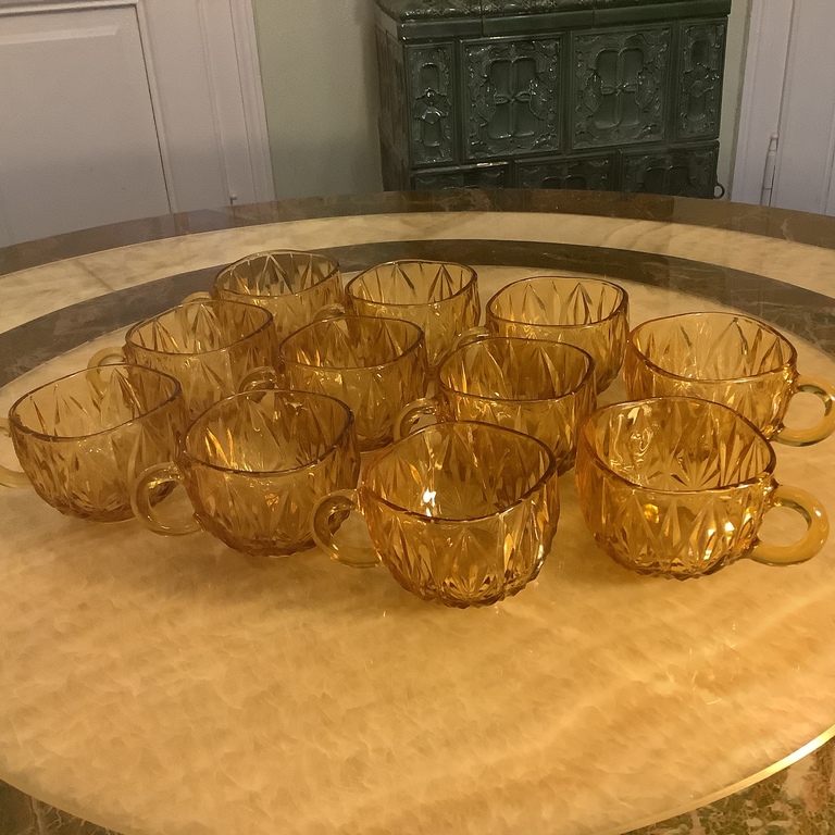 Компотье и 11 чашечек для крюшона,Янтарное(медовое)стекло.Богемия.Арт Дэко .