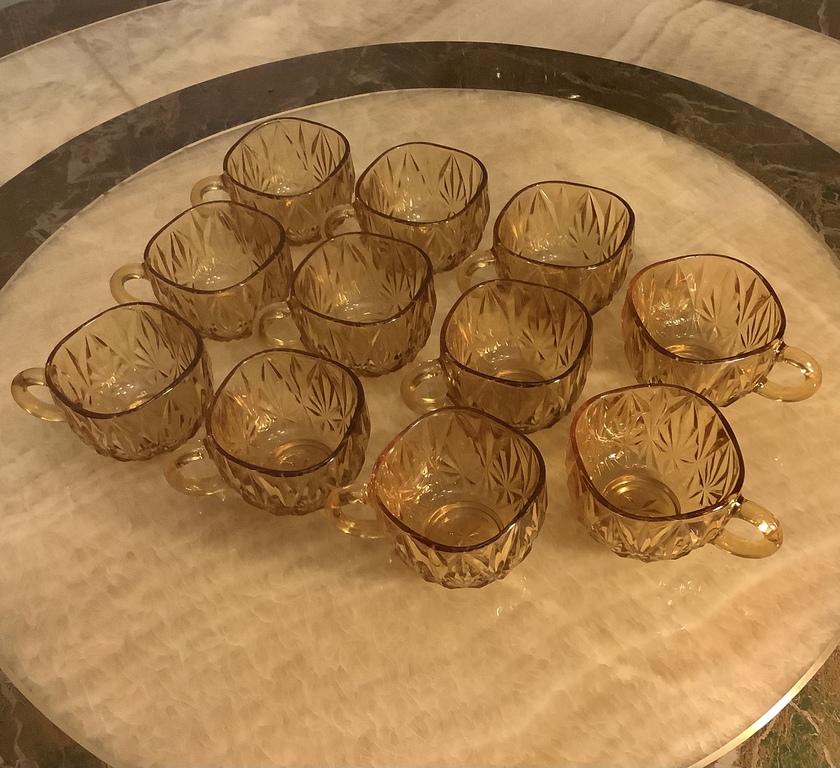 Компотье и 11 чашечек для крюшона,Янтарное(медовое)стекло.Богемия.Арт Дэко .