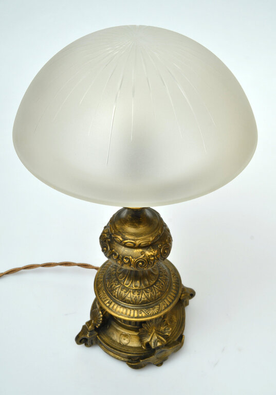 Bronzas galda lampa