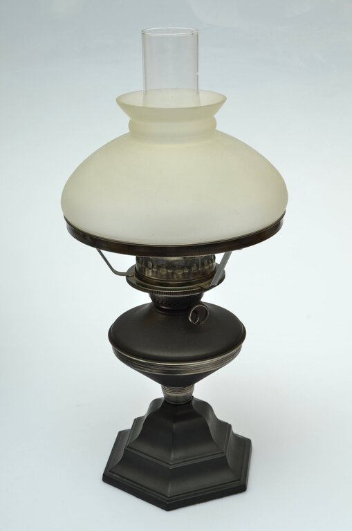 Керосиновая лампа в стиле ар-деко