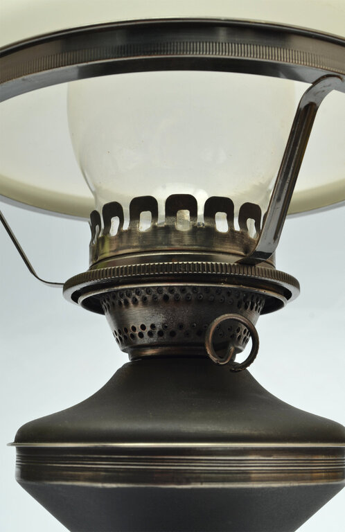 Керосиновая лампа в стиле ар-деко