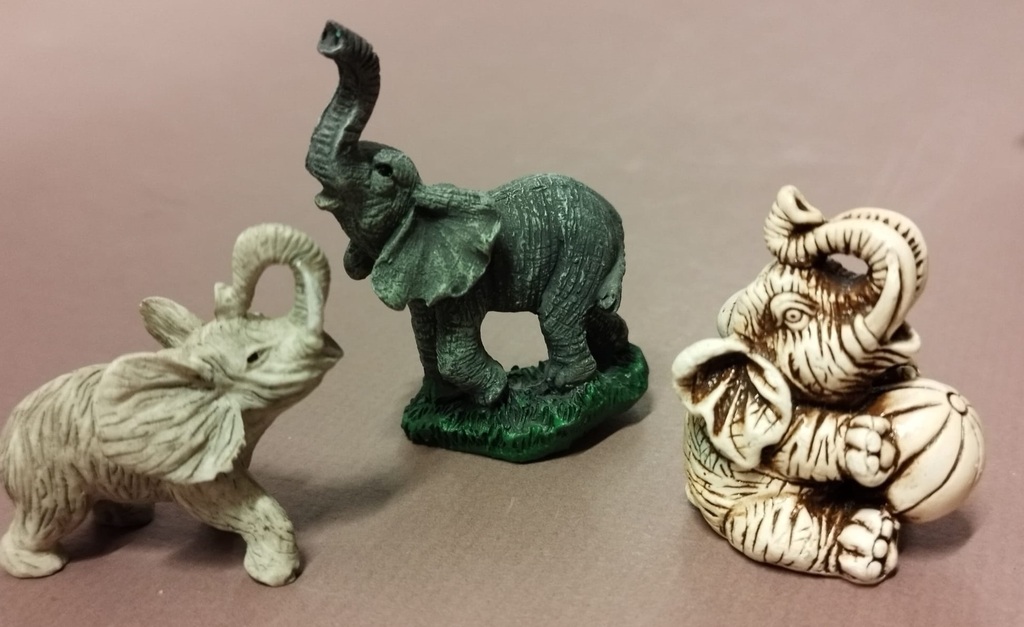Декоративные слоники из различных материалов 35 шт.