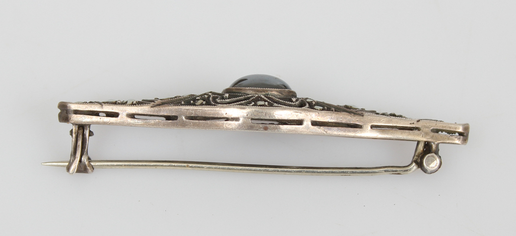 Silver brooch with mother-of-pearl