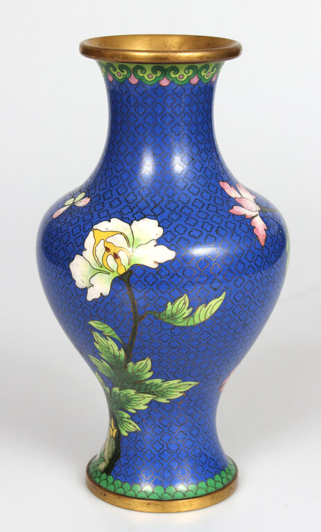 Zila kloisonas vāze ar ziedu motīvu