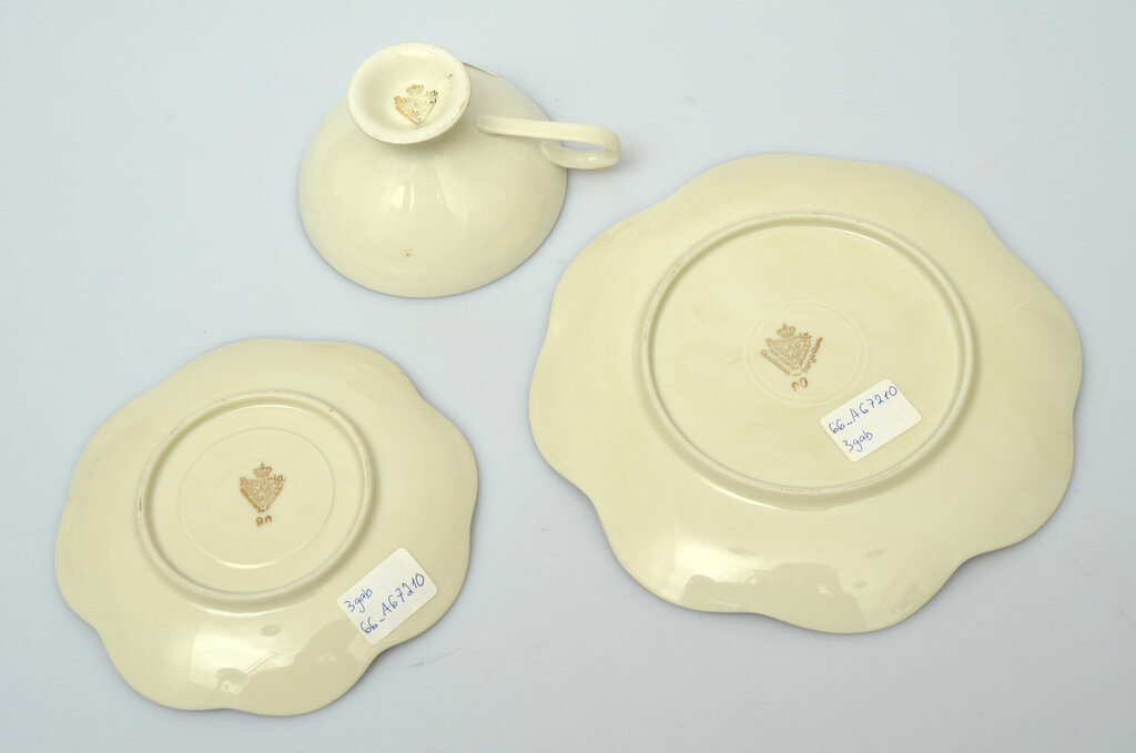 Bavaria porcelāna trio (tasīte, apakštasīte, šķīvis)